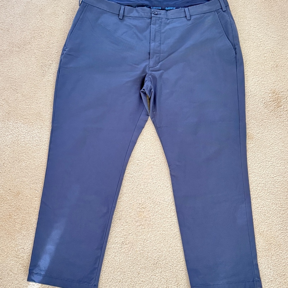 Vineyard Vine OTC ON-THE-GO pant Navy Blue Size 44x30 Good Consition